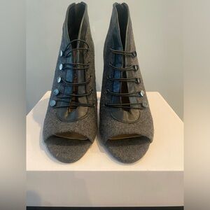 Karl Lagerfeld Gray wool Peep-Toe Lace-Up Women's Shoes Size 8
